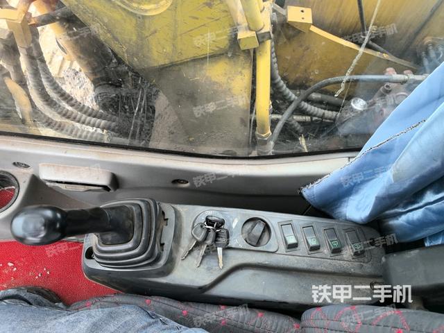 座椅右侧控制台/钥匙门/油门/含右手柄（驾驶室部分）