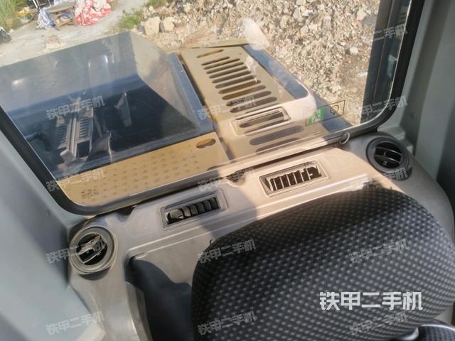 左后方玻璃角標(biāo)（駕駛室部分）