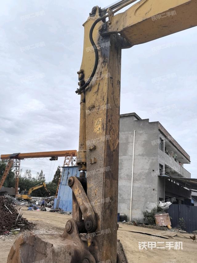 小臂整体左后（工作和回转装置）