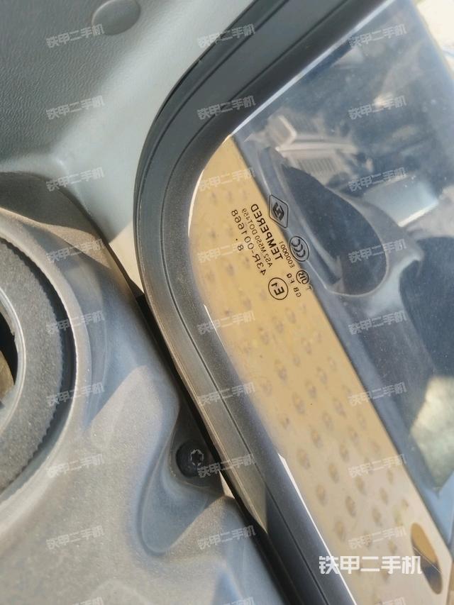 駕駛室左前45度（駕駛室部分）