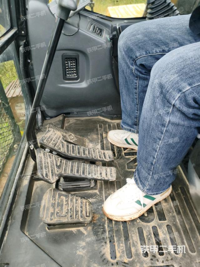 駕駛室整體（整機外觀）