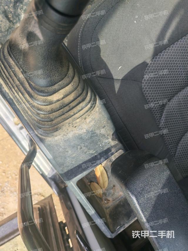 座椅左侧控制台/音响/含左手柄（驾驶室部分）