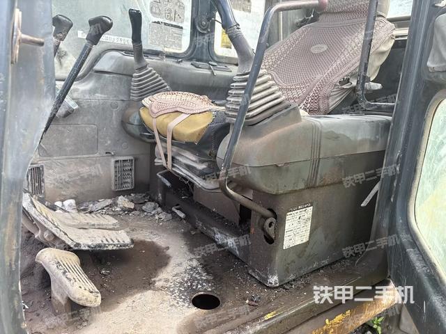 座椅左側(cè)控制臺(tái)/音響/含左手柄（駕駛室部分）