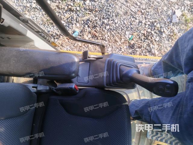 座椅右側(cè)控制臺(tái)/鑰匙門(mén)/油門(mén)/含右手柄（駕駛室部分）