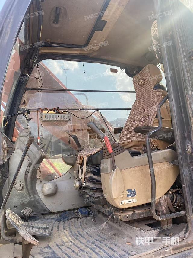 駕駛室整體（整機(jī)外觀）