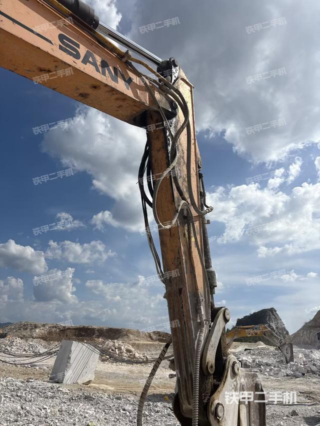 大臂整体 右侧（工作和回转装置）