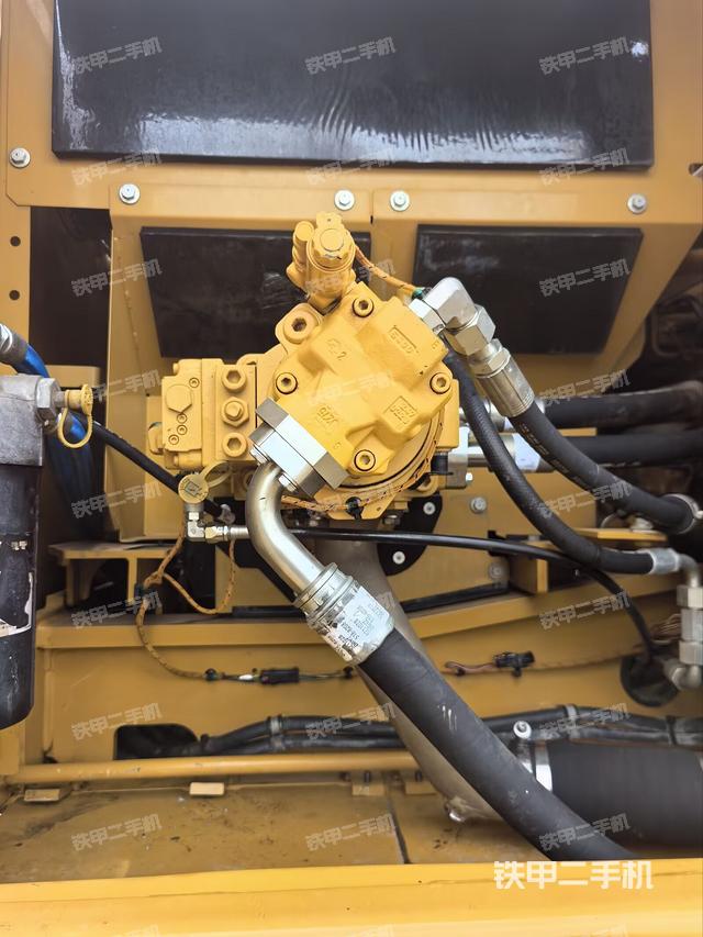 液壓泵艙室正面整體（整機(jī)外觀）