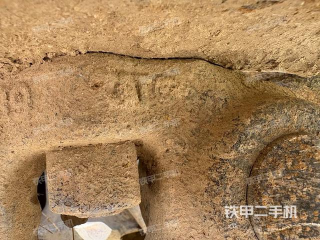 左驅(qū)動輪（行走機(jī)構(gòu)）