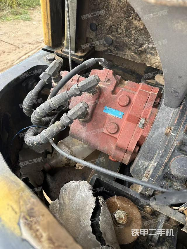 液壓泵艙室正面整體（整機(jī)外觀）