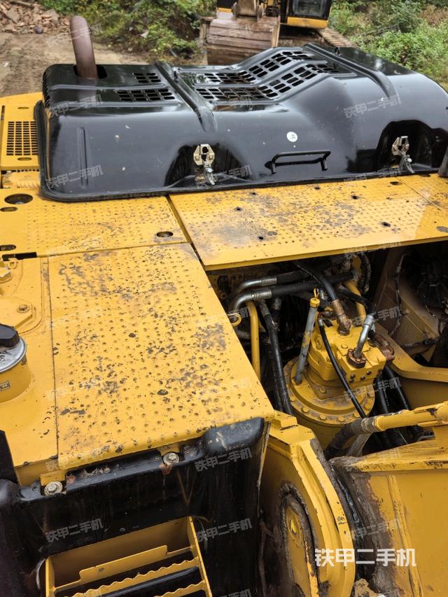 回轉(zhuǎn)馬達(dá)和主控閥（整機(jī)外觀(guān)）