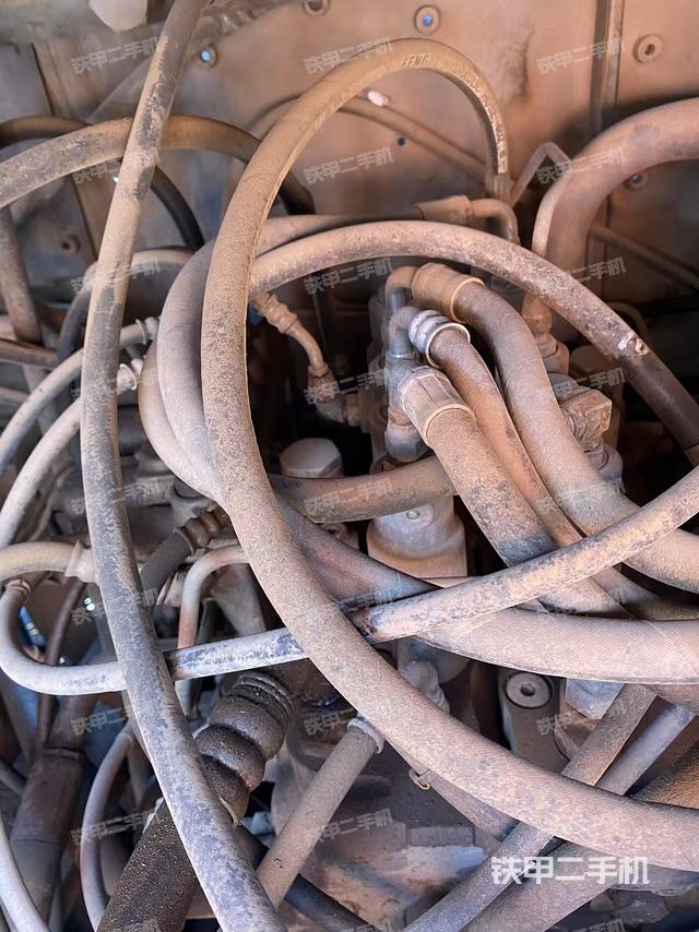 回轉(zhuǎn)馬達(dá)和主控閥（整機(jī)外觀）