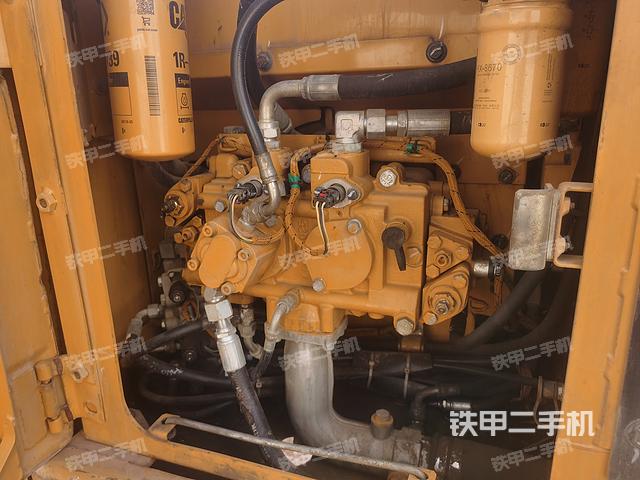 液压泵舱室正面整体（整机外观）