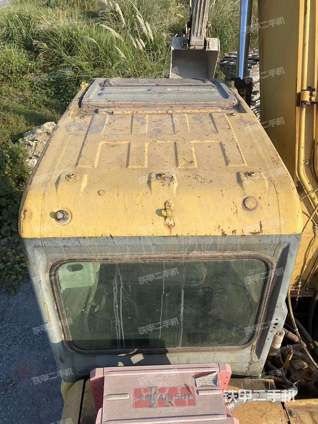 驾驶室顶部（整机外观）