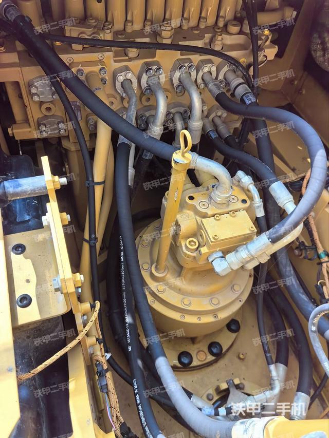 回轉馬達和主控閥（整機外觀）