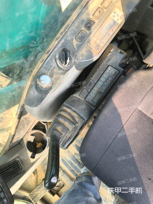 座椅右侧控制台/钥匙门/油门/含右手柄（驾驶室部分）