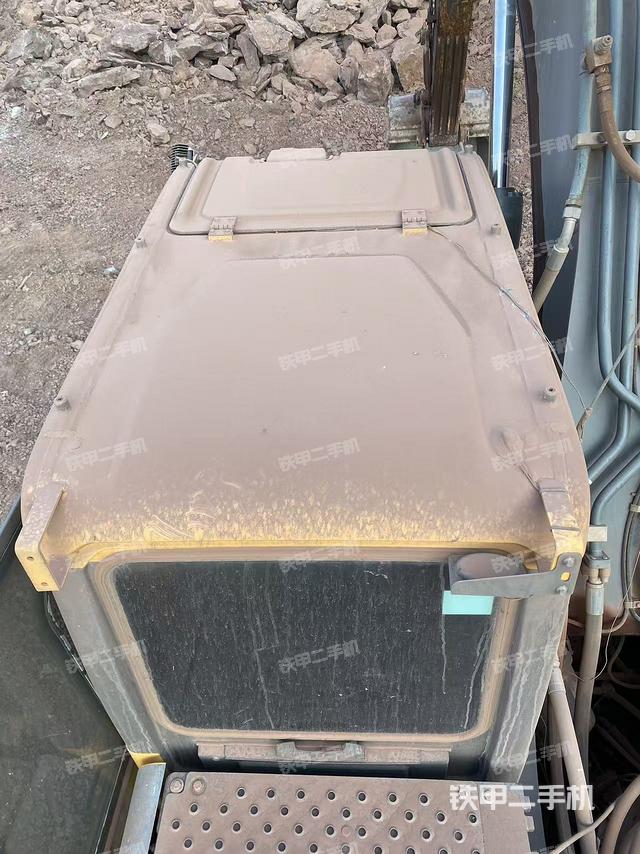 駕駛室頂部（整機外觀）