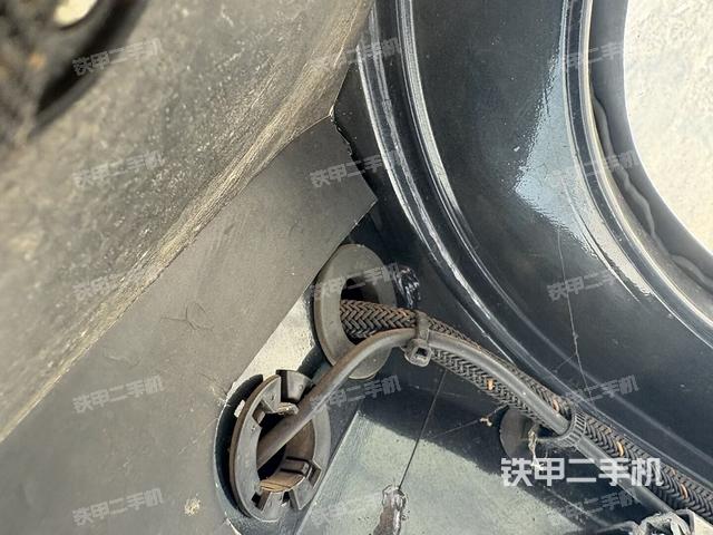 行走控制手柄和踏板 俯拍（驾驶室部分）