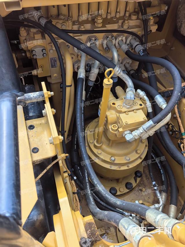 回轉(zhuǎn)馬達和主控閥（整機外觀）