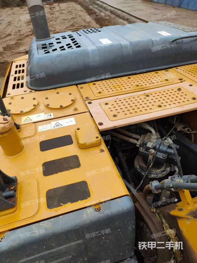 驾驶室顶部（整机外观）