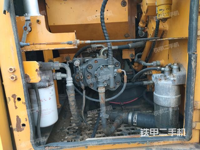 液壓泵艙室正面整體（整機(jī)外觀）