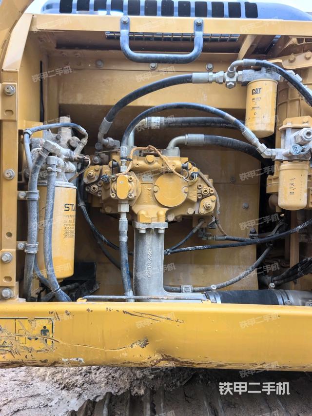 液壓泵艙室正面整體（整機(jī)外觀）