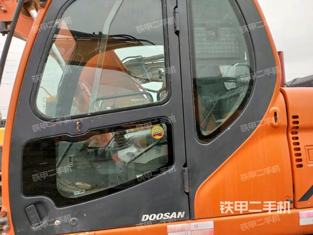 駕駛室整體（整機(jī)外觀）