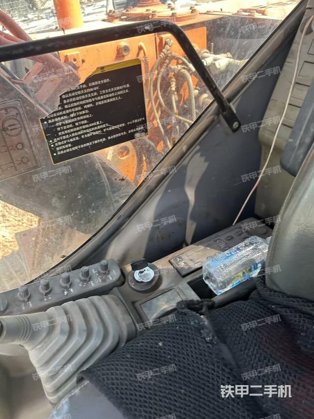 座椅左側(cè)控制臺/音響/含左手柄（駕駛室部分）