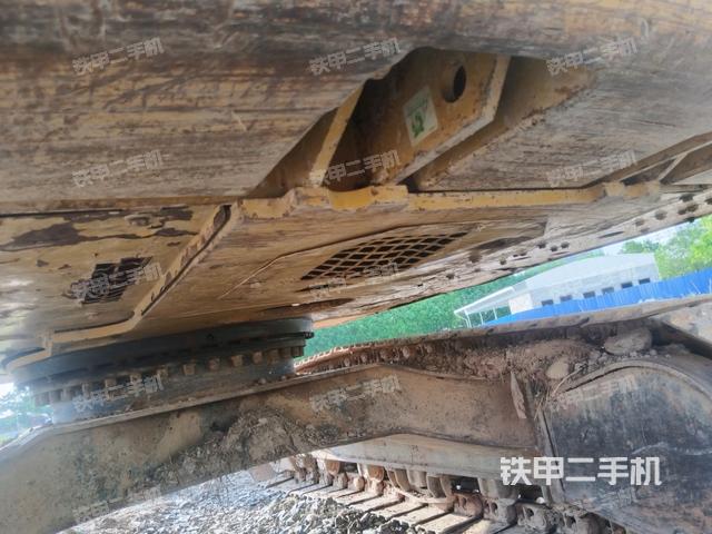 轉(zhuǎn)盤(pán)和下車(chē)架正前（工作和回轉(zhuǎn)裝置）