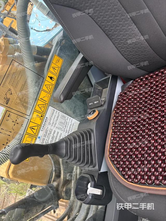 座椅左侧控制台/音响/含左手柄（驾驶室部分）