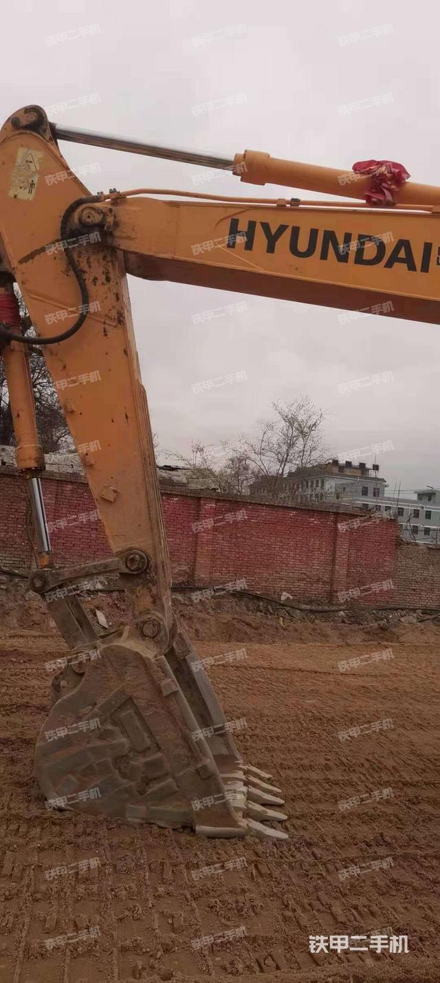 現(xiàn)代R275LC-9T挖掘機