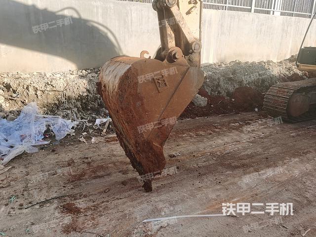 驾驶室顶部（整机外观）