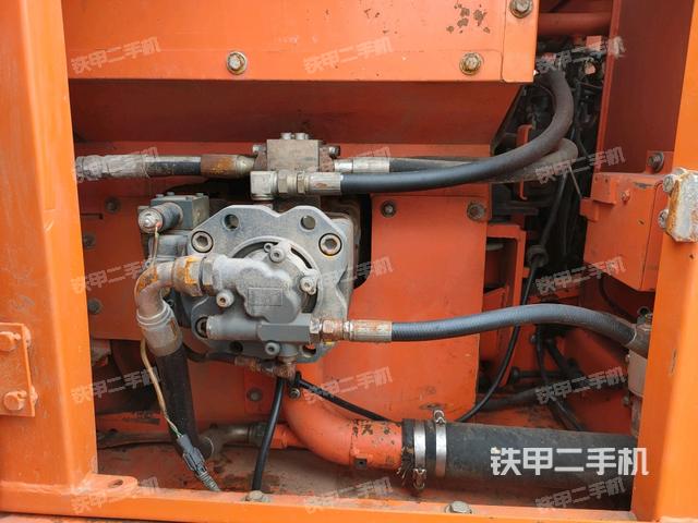 液壓泵艙室正面整體（整機(jī)外觀）