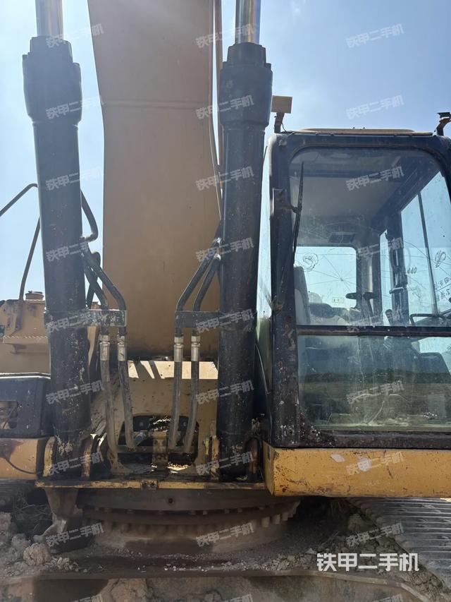 轉(zhuǎn)盤和下車架正前（工作和回轉(zhuǎn)裝置）