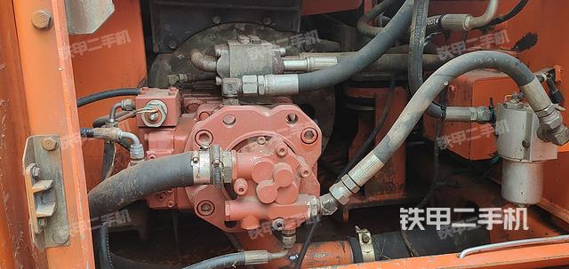 液壓泵艙室正面整體（整機(jī)外觀）