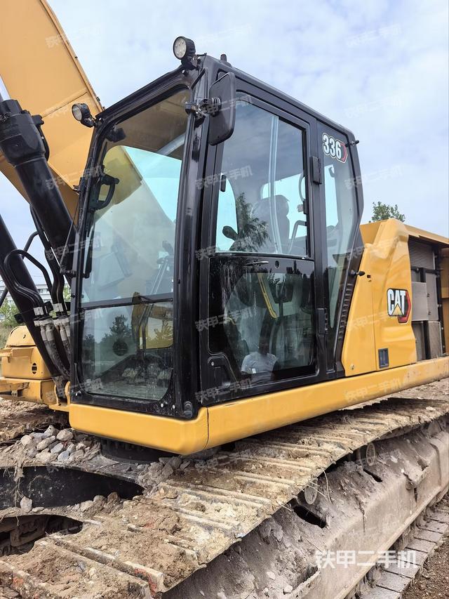 駕駛室整體（整機外觀）