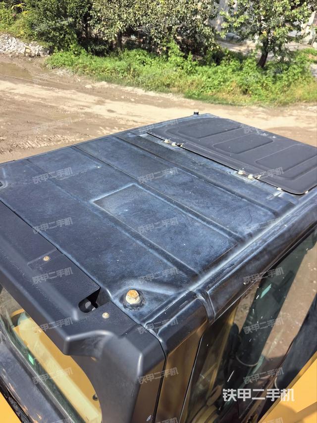 駕駛室頂部（整機外觀）