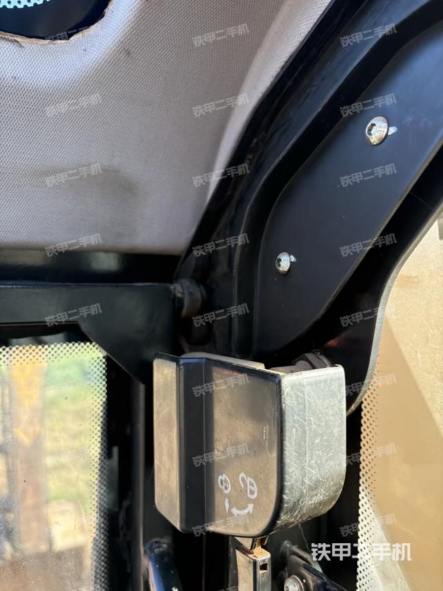 后窗玻璃角标（驾驶室部分）