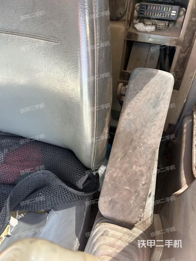 座椅右側(cè)控制臺/鑰匙門/油門/含右手柄（駕駛室部分）