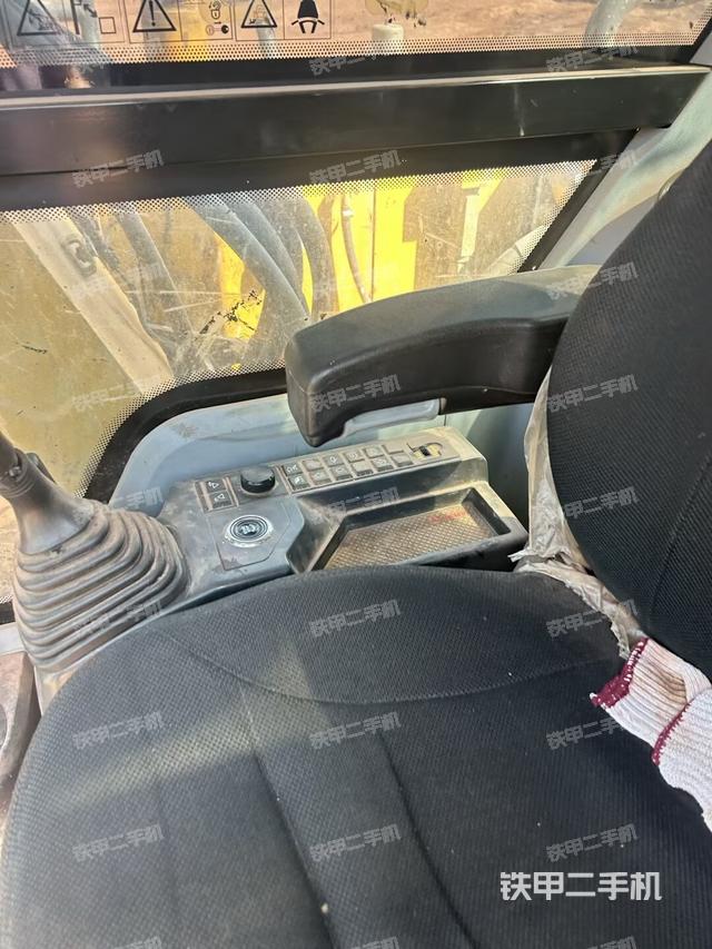 座椅左侧控制台/音响/含左手柄（驾驶室部分）