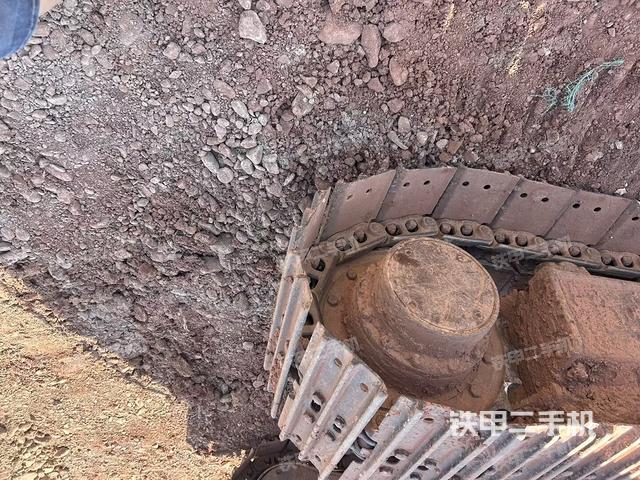 左驅(qū)動輪（行走機構(gòu)）