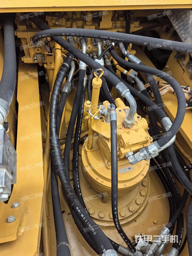 回轉(zhuǎn)馬達和主控閥（整機外觀）