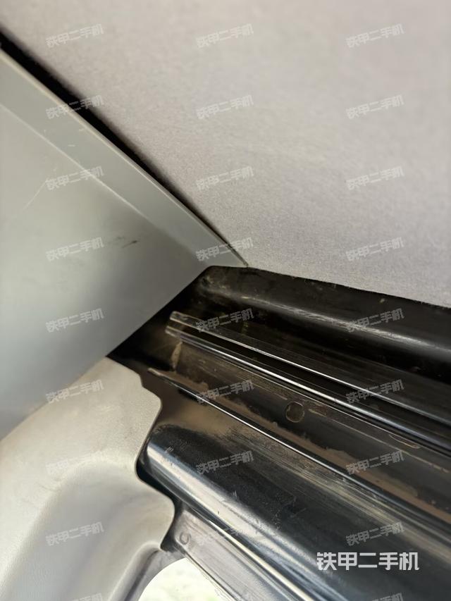 左后方玻璃角標(biāo)（駕駛室部分）