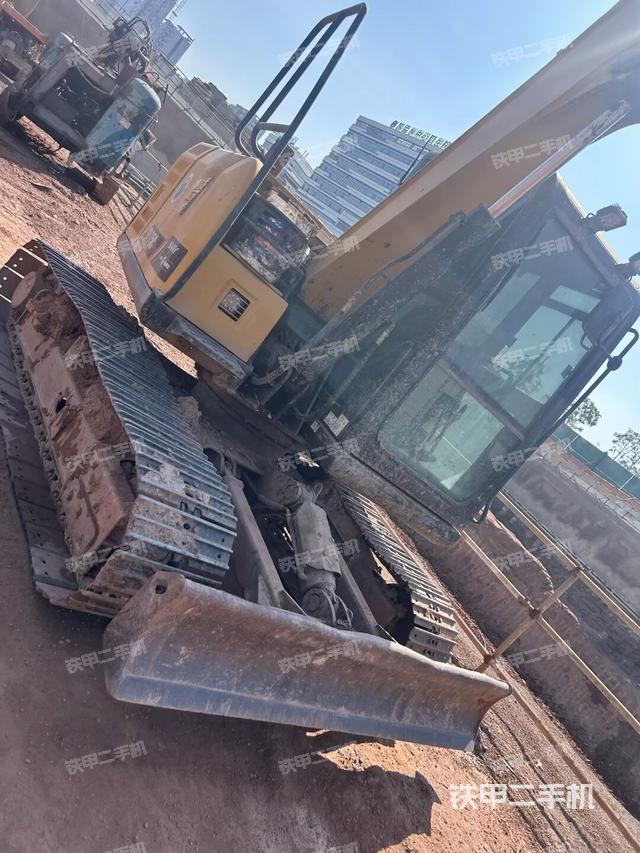 转盘和下车架正前（工作和回转装置）