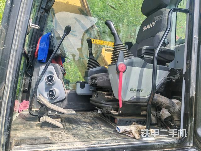 后窗玻璃角标（驾驶室部分）