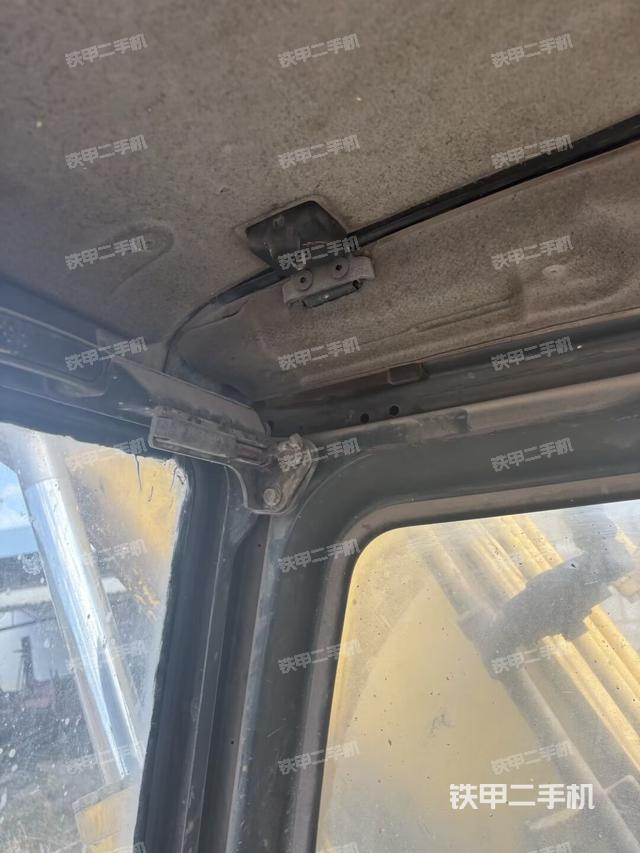 左后方玻璃角標(biāo)（駕駛室部分）