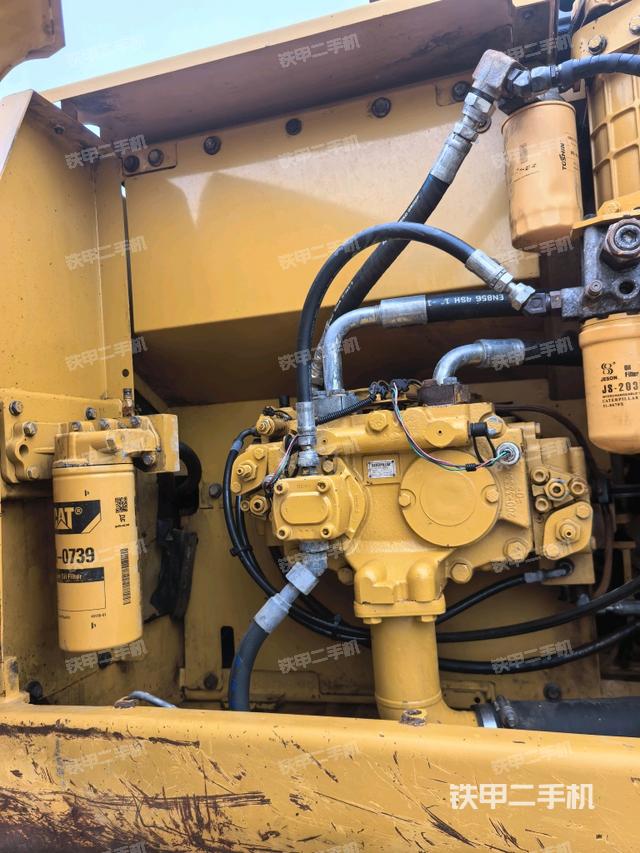 液壓泵艙室正面整體（整機(jī)外觀）