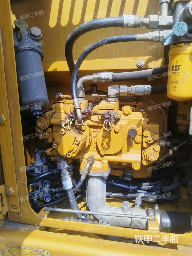 液壓泵艙室正面整體（整機(jī)外觀）