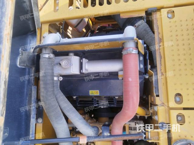 氣門(mén)室蓋螺絲特寫(xiě)（上車(chē)部件）