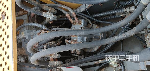 回轉(zhuǎn)馬達(dá)和主控閥（整機外觀）