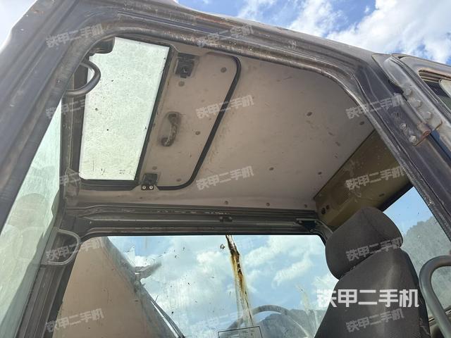 座椅左侧控制台/音响/含左手柄（驾驶室部分）